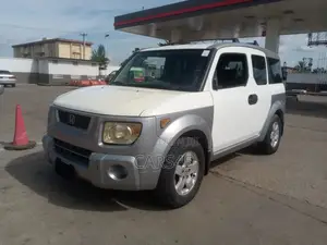 Honda Element 2004 White