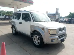 Honda Element 2004 White