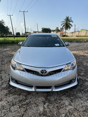 Toyota Camry SE Sport 4dr Sedan (2.5L 4cyl 6A) 2014 Silver