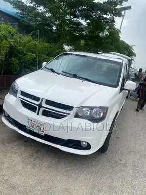 Dodge Caravan 2017 White