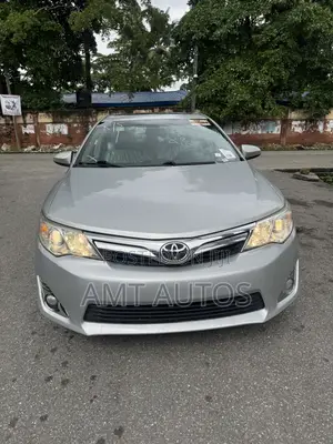 Toyota Camry XLE V6 4dr Sedan (3.5L 6cyl 6A) 2013 Silver