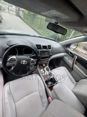 Toyota Highlander Limited 3.5l 4WD 2013 Silver