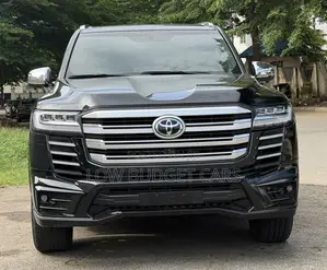 Toyota Land Cruiser LC300 2023 Black