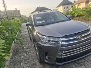 Toyota Highlander XLE 4dr SUV AWD (3.5L 6cyl 6A) 2015 Gray