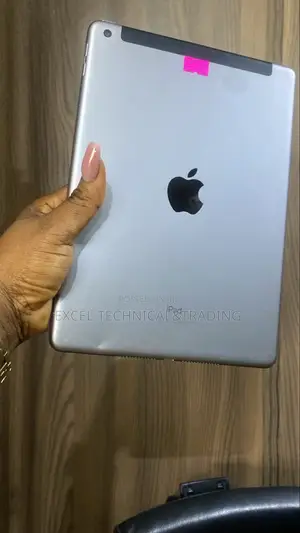 Apple iPad 5 (2022) 32 GB Silver