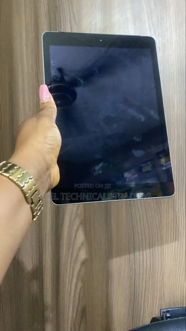 Apple iPad 5 (2022) 32 GB Silver