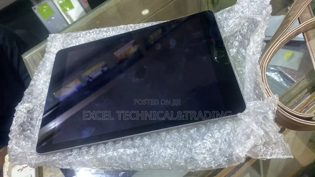 Apple iPad 5 (2022) 32 GB Silver
