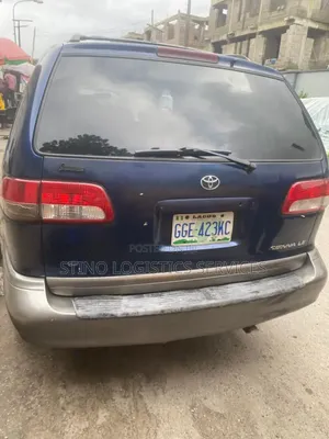 Toyota Sienna 2002 Blue