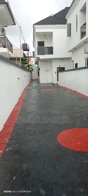 4bdrm Duplex in Sunny Close, Thomas Estate for sale