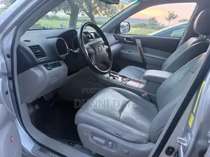 Toyota Highlander Limited 2011 Silver
