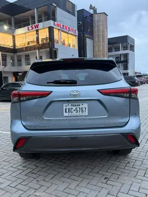 Toyota Highlander Limited 2022 Blue