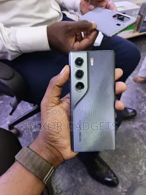Tecno Camon 40 Pro 4G 256 GB Silver
