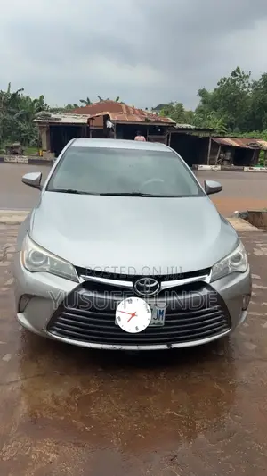 Toyota Camry LE 4dr Sedan (2.5L 4cyl 6A) 2016 Silver