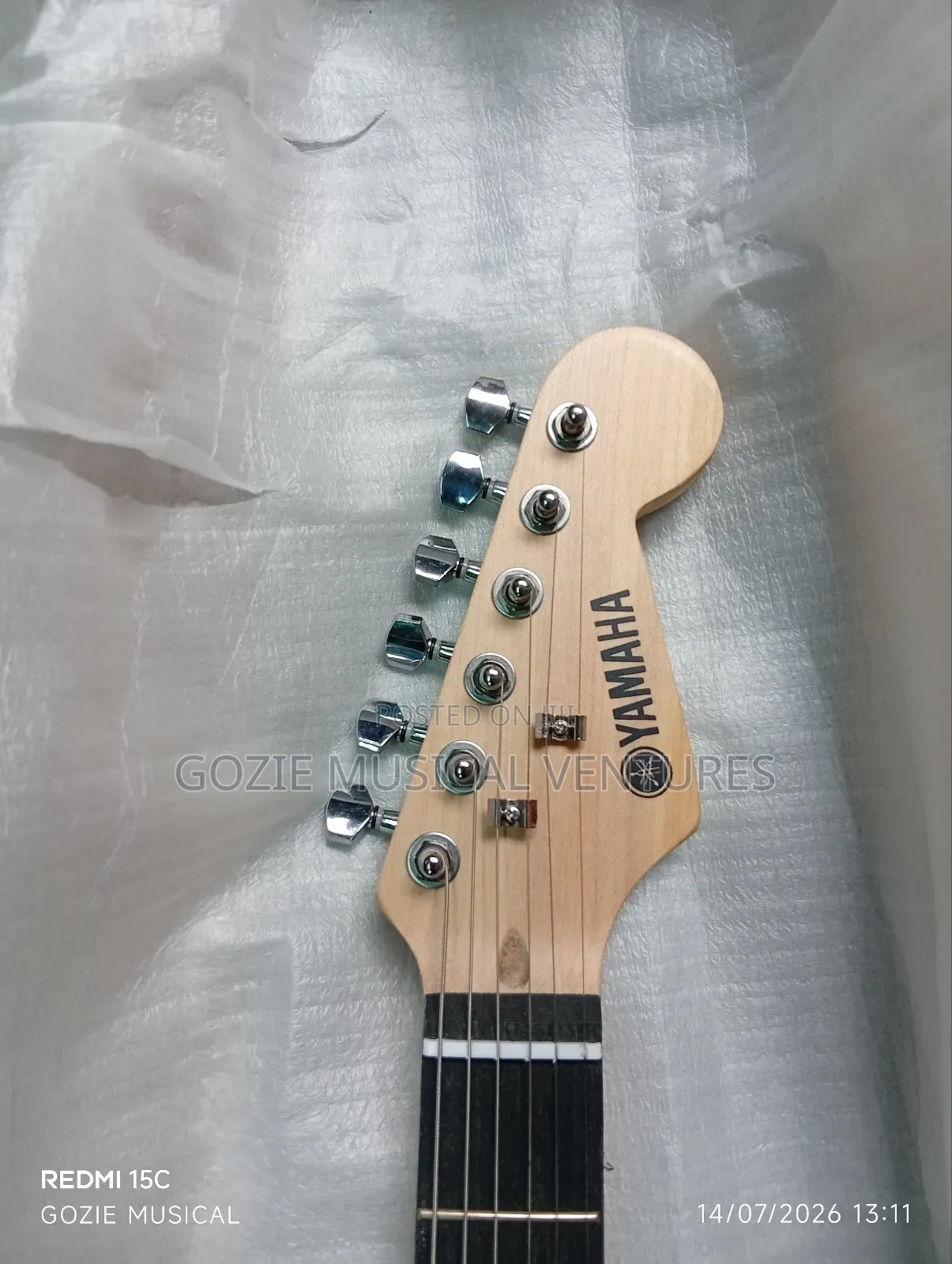 Yamaha 6 Strings Electric Lead Guitar.