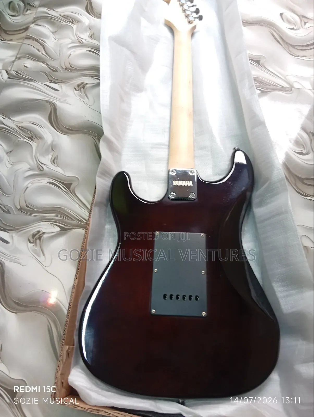 Yamaha 6 Strings Electric Lead Guitar.