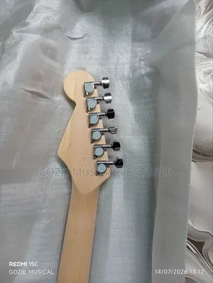 Yamaha 6 Strings Electric Lead Guitar.