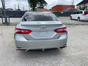 Toyota Camry 2018 Silver