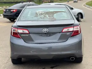 Toyota Camry SE 4dr Sedan (2.5L 4cyl 6A) 2013 Gray