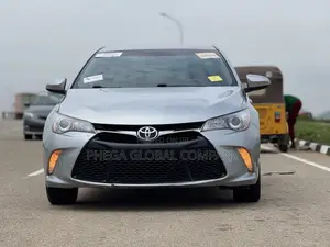 Toyota Camry SE 4dr Sedan (2.5L 4cyl 6A) 2015 Silver
