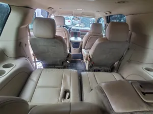 Chevrolet Suburban 2012 White