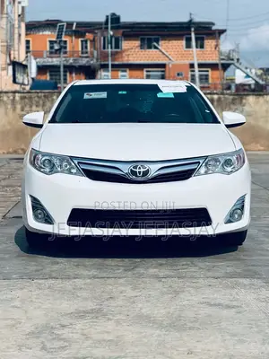 Toyota Camry XLE 4dr Sedan (2.5L 4cyl 6A) 2014 White
