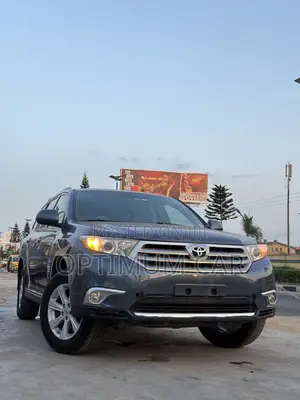 Toyota Highlander SE 2012 Gray
