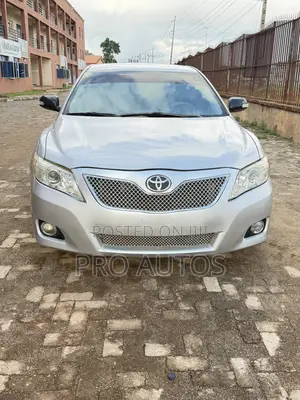 Toyota Camry LE 4dr Sedan (2.5L 4cyl 6AM) 2010 Silver
