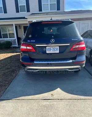 Mercedes-Benz M Class ML350 4MATIC 4dr SUV AWD (3.5L 6cyl 7A) 2015 Blue