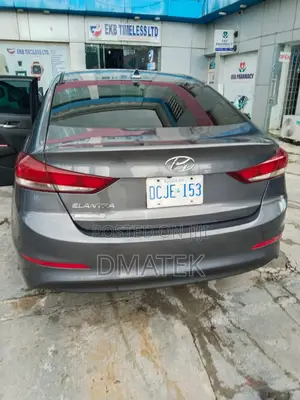 Hyundai Elantra SE Sedan FWD (2.0L 4cyl 6M) 2017 Gray