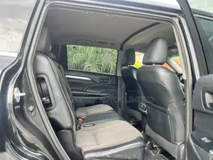Toyota Highlander LE 4dr SUV AWD (3.5L 6cyl 6A) 2014 Black