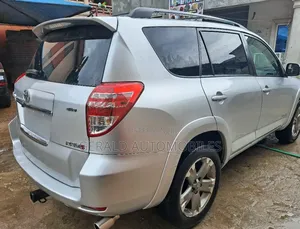 Toyota RAV4 2011 Silver