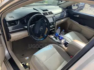 Toyota Camry XLE 4dr Sedan (2.5L 4cyl 6A) 2013 Gold
