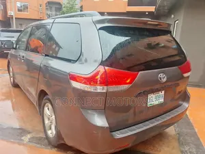 Toyota Sienna LE 7 Passenger 2011 Gray