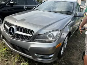 Mercedes-Benz C300 Sport 4Matic Sedan AWD (3.5L 6cyl 7A) 2013 Gray