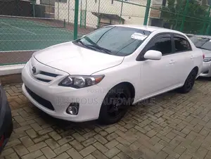 Toyota Corolla LE 4dr Sedan (1.8L 4cyl 4A) 2011 White