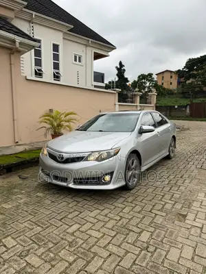 Toyota Camry SE V6 4dr Sedan (3.5L 6cyl 6A) 2012 Silver