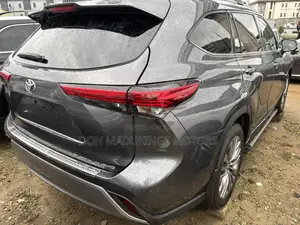 Toyota Highlander Platinum AWD 2020 Gray