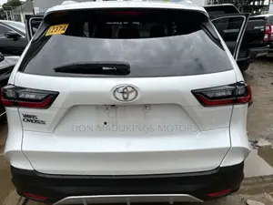 Toyota Yaris Cross 1.5 AWD 2024 White