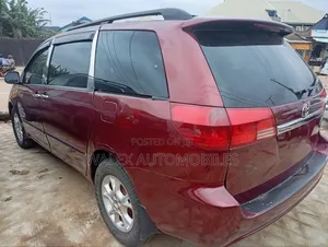 Toyota Sienna 2005 Brown