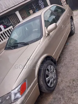 Toyota Camry LE 4dr Sedan (2.2L 4cyl 4A) 2000 Gold
