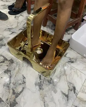 **Luxury Gold Ceramic Pedicure Spa Basin With Waterfall Faucet