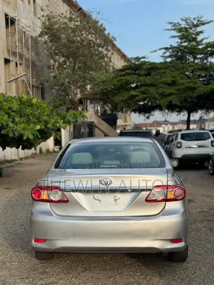 Toyota Corolla LE 4dr Sedan (1.8L 4cyl 4A) 2012 Silver