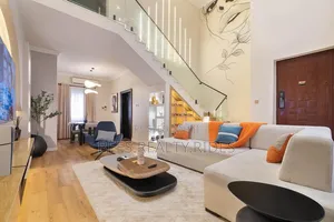 Smart 3 Bedroom Maisonette With a PS5, Pool, Gym, Indoor Games