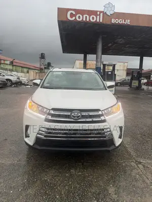 Toyota Highlander XLE 4dr SUV AWD (3.5L 6cyl 6A) 2015 White