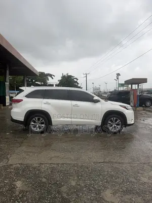 Toyota Highlander XLE 4dr SUV AWD (3.5L 6cyl 6A) 2015 White