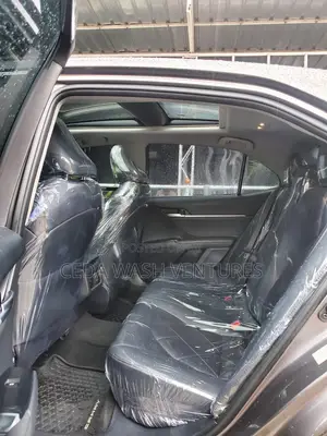 Toyota Corolla XLE (1.8L 4cyl 2A) 2018 Gray