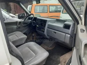 Volkswagen Transporter 2003 White