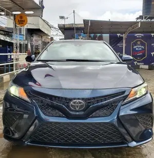 Toyota Camry SE (2.5L 4cyl 8A) 2019 Blue
