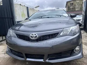 Toyota Camry SE 4dr Sedan (2.5L 4cyl 6A) 2012 Gray