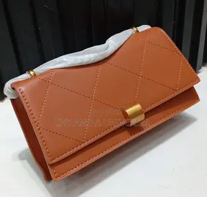 Women’s Purse With Chain